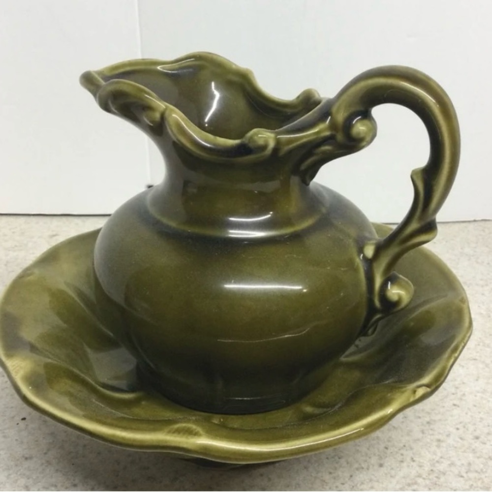 McCoy VTG USA collectable  Olive  Green Ceramic Pitcher Basin Set Art pottery